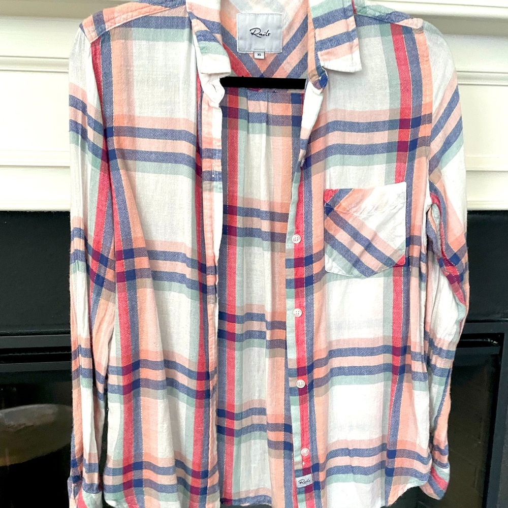 Rails button up